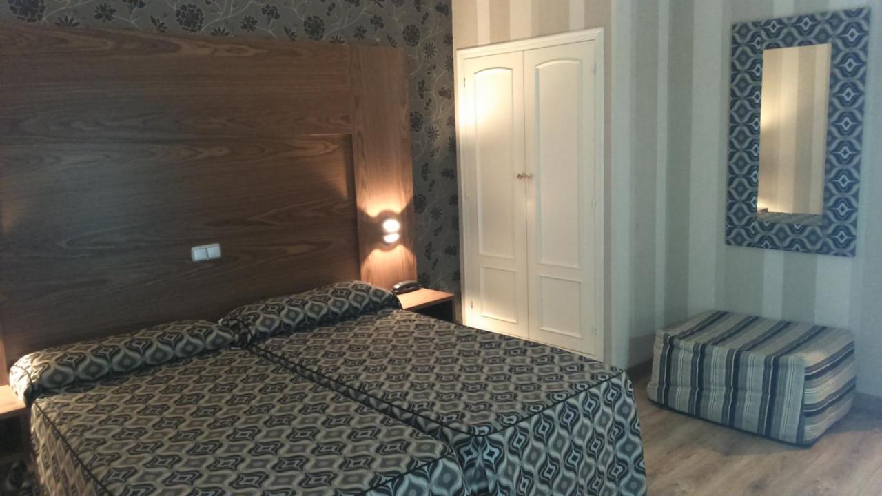 Hotel Ideal Βιγιαρρομπλέδο Εξωτερικό φωτογραφία