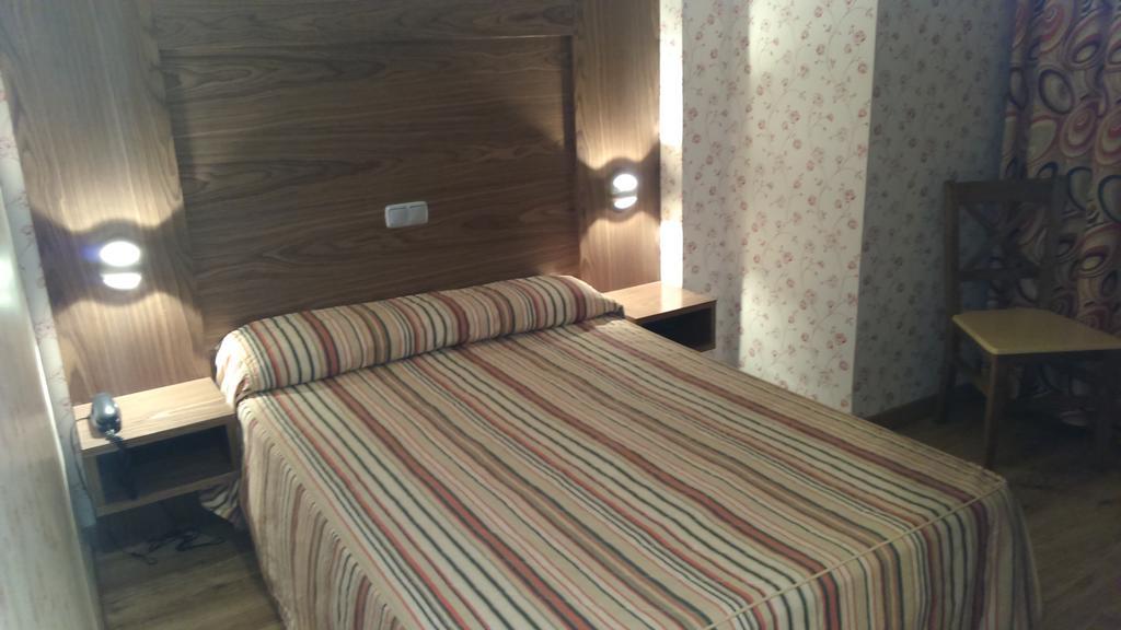 Hotel Ideal Βιγιαρρομπλέδο Εξωτερικό φωτογραφία