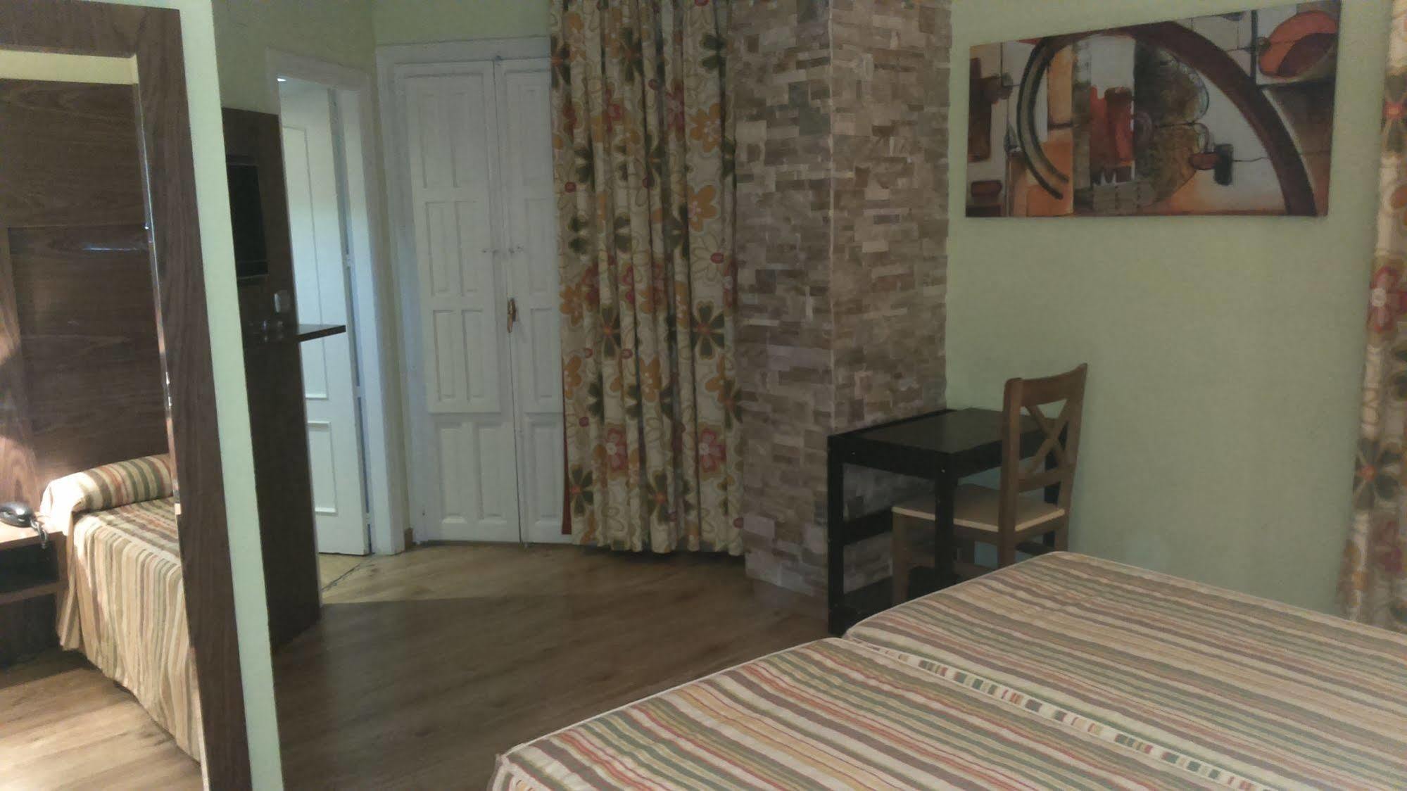 Hotel Ideal Βιγιαρρομπλέδο Εξωτερικό φωτογραφία