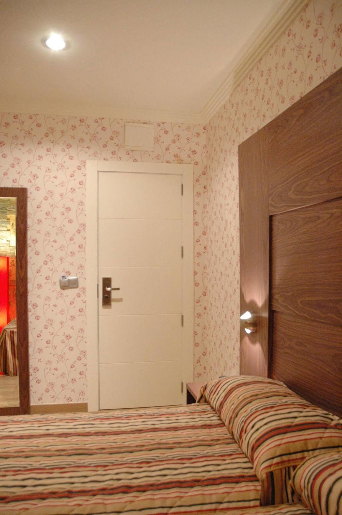 Hotel Ideal Βιγιαρρομπλέδο Εξωτερικό φωτογραφία